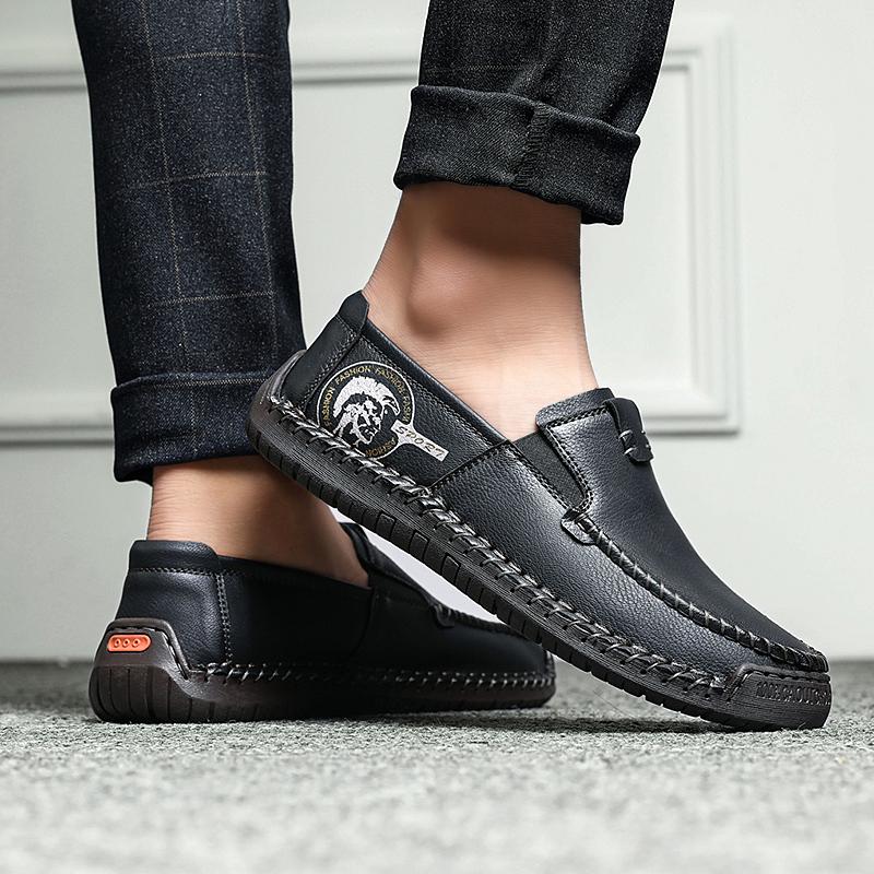 Plus Size მამაკაცის გაყოფილი ტყავის ჩვეულებრივი ტყავის ფეხსაცმელი მამაკაცის ლოფერები კომფორტული მართვის ფეხსაცმელი მოკასინი მამაკაცის ბრტყელი ფეხსაცმელი