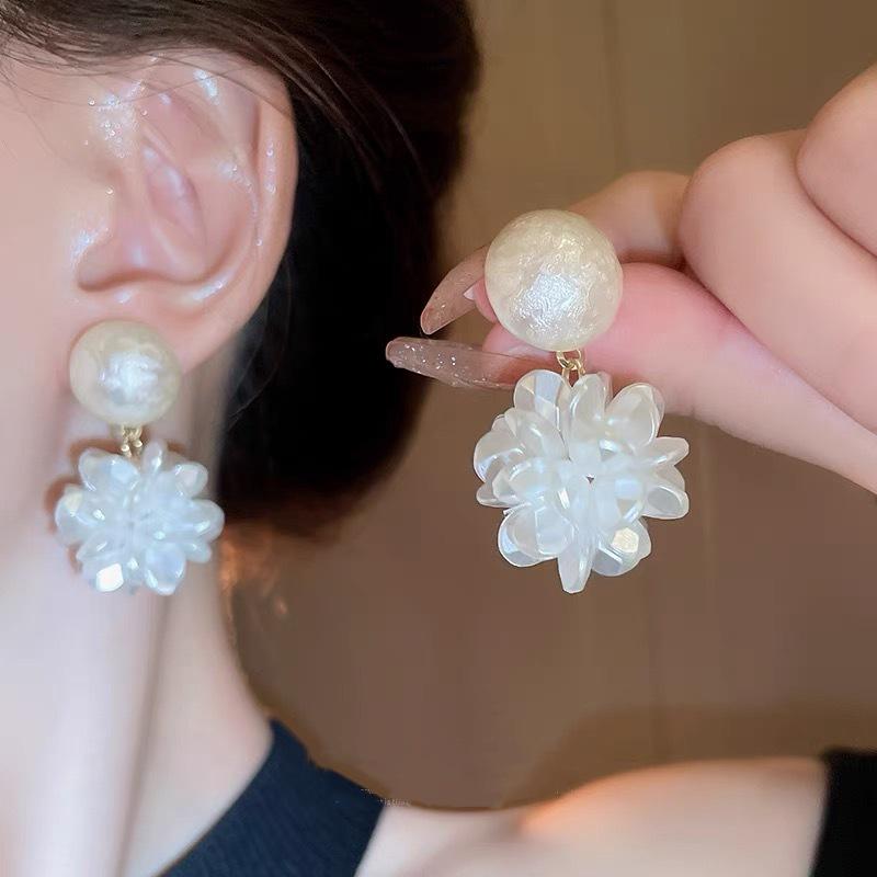 French Floral Pearl Earrings: Versatile, Exquisite, Retro Studs for Women
