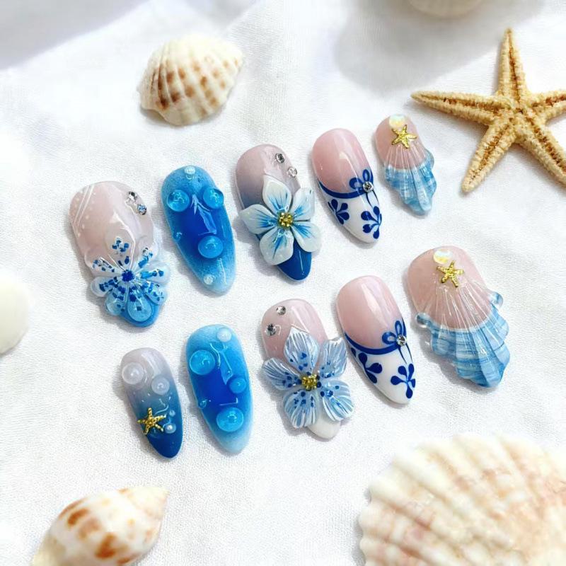 30 Stück Strandstil 3D-Blume und Strass-Seestern Mandel-Nagelspitzen