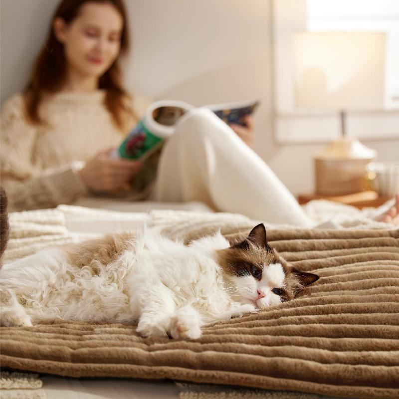 Creative Cat and Dog Universal Breathable Comfortable Soft Pet Mat Four Seasons Small Rabbit Hair Anti Slip Pet Mat Pet Supplies