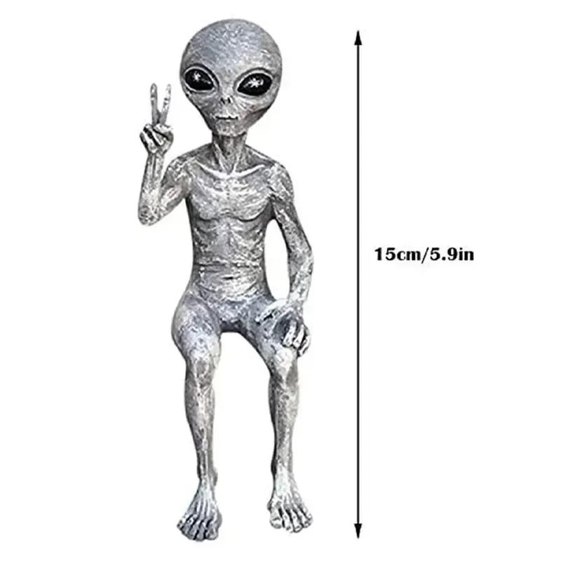 Funny Alien Statue Sculpture Garden Landscaping Yard Art Ornament Resin Beer Drinking Alien Sculpture Desktop Decoration