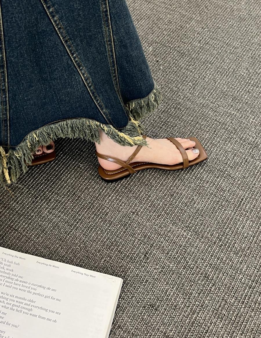 

Korean version of the new model in the summer of 2025 with two flat Roman sandals for women s vacation beach wind sandals 39 коричневый