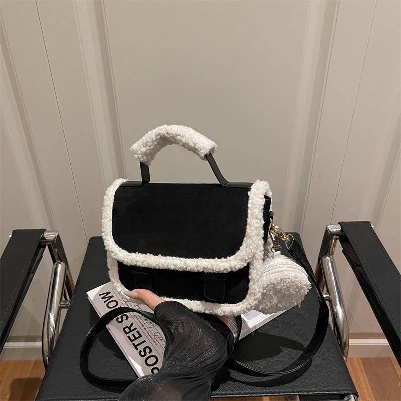 

Легкая роскошь мода инс корейская версия маленькая квадратная сумка женская повседневная личность матовая тренд для поездок на работу сращивание универсальная сумка-мессенджер чёрный