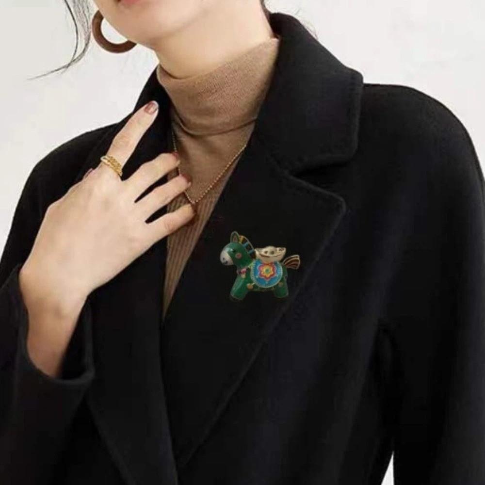 Chinese New Year Enamel Yuanbao Horse Brooch Metal Zinc Zinc Alloy Animal Lapel Pins Zodiac Pony Pin  Friends