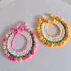 Verstellbarer gestrickter Latzkragen mit Blumenrand für Katzen und Hunde Süßes handgefertigtes Haustier-Schal-Halsband Haustierbedarf Haustier-Accessoire