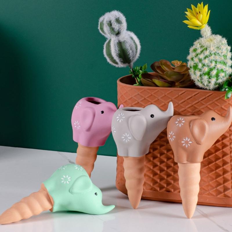 4 macetas autorriego con forma de elefante de terracota, con pinchos y globos autorriego.