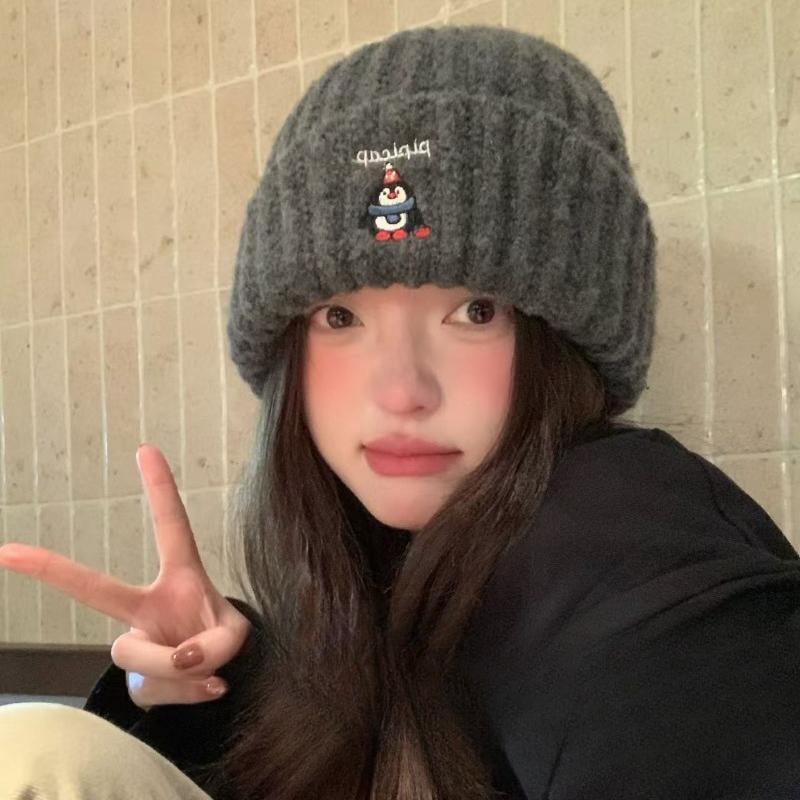 Hat Female winter knitted hat Big head circumference Cute penguin wool hat Show a small face Cold-proof warm windproof cold hat Versatile