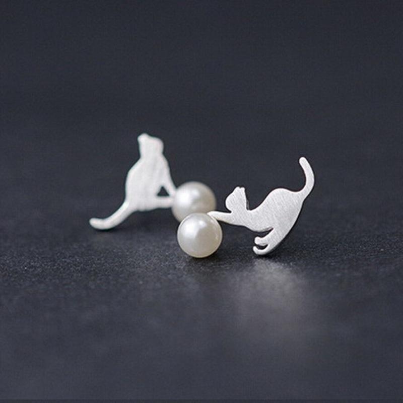 Hypoallergenic Asymmetry Cat Pearl Stud Earring Creative Animal Kitty Stud