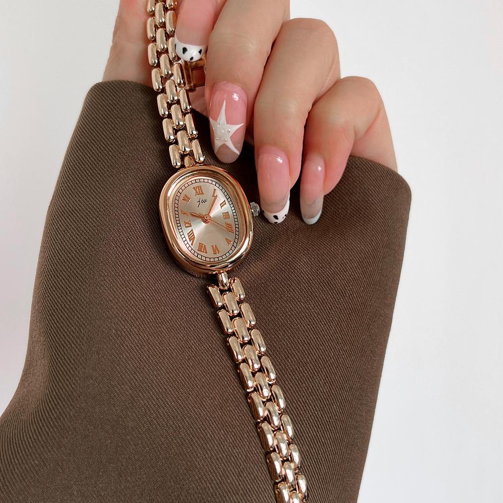 Ladies' Watches are simple niche high Aesthetic Artistic Versatile Oval Shaped Female Fashionable Quartz Clock Wristwatches