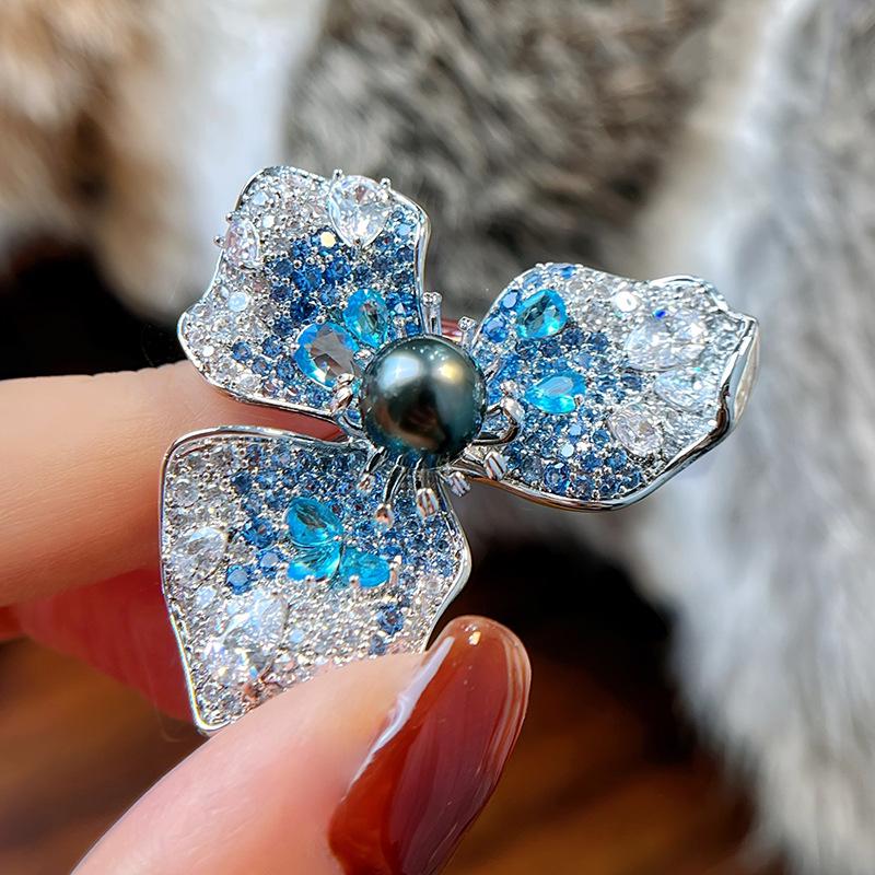 Gradient Blue Trefoil Brooch: Copper, Gold-Plated, Zircon & Pearl Corsage Pin