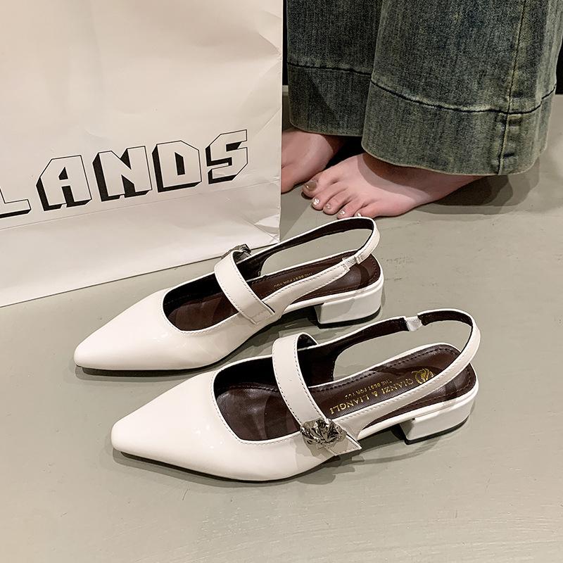 

Европейские босоножки с заостренным носком и толстым каблуком, женские, 2025 года, новые летние популярные туфли Мэри Джейн из лакированной кожи на среднем каблуке 35