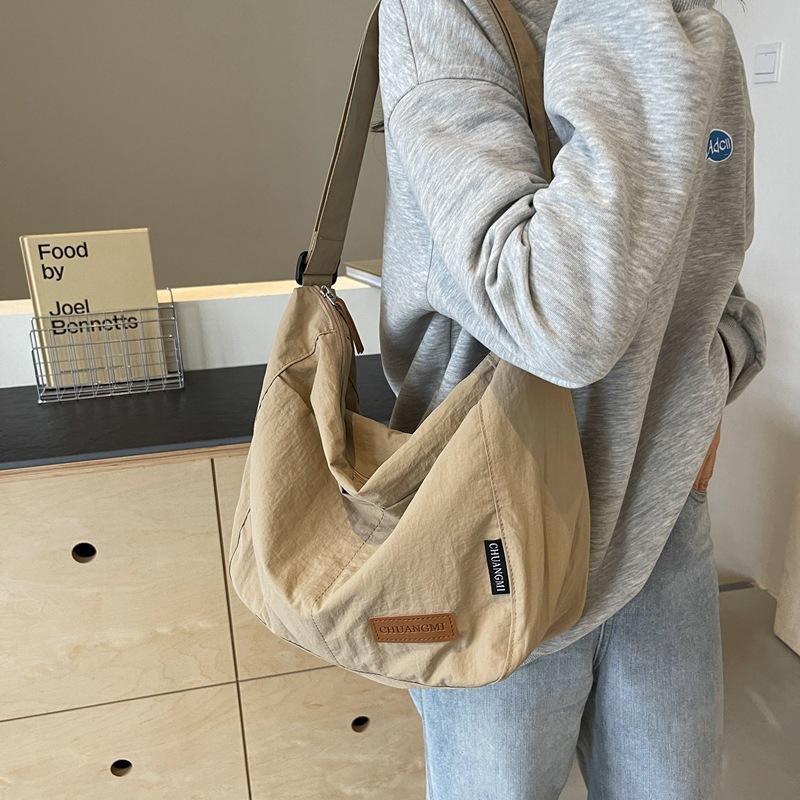 New simple and fashionable large-capacity Japanese solid color shoulder bag versatile casual trend lazy wind messenger bag