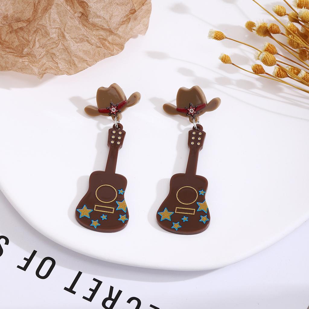 Orecchini in Acrilico Creativi a Cartone Animato Stile Western in Denim con Chitarra, Senso di Lusso Leggero di Alta Gamma, Divertenti e Carini, Orecchini Personalizzati per Donna