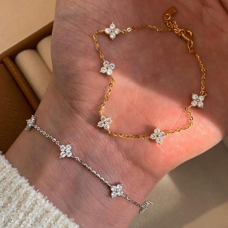 Fashion Four-leaf Flower Zircon Bracelet Women's New Light Luxury Niche Design Jewelry