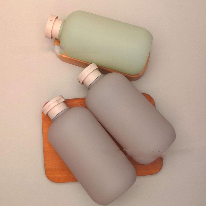 "500ml Flip-Top PE Plush Cosmetic Bottle for Lotion, Shampoo, or Shower Gel"