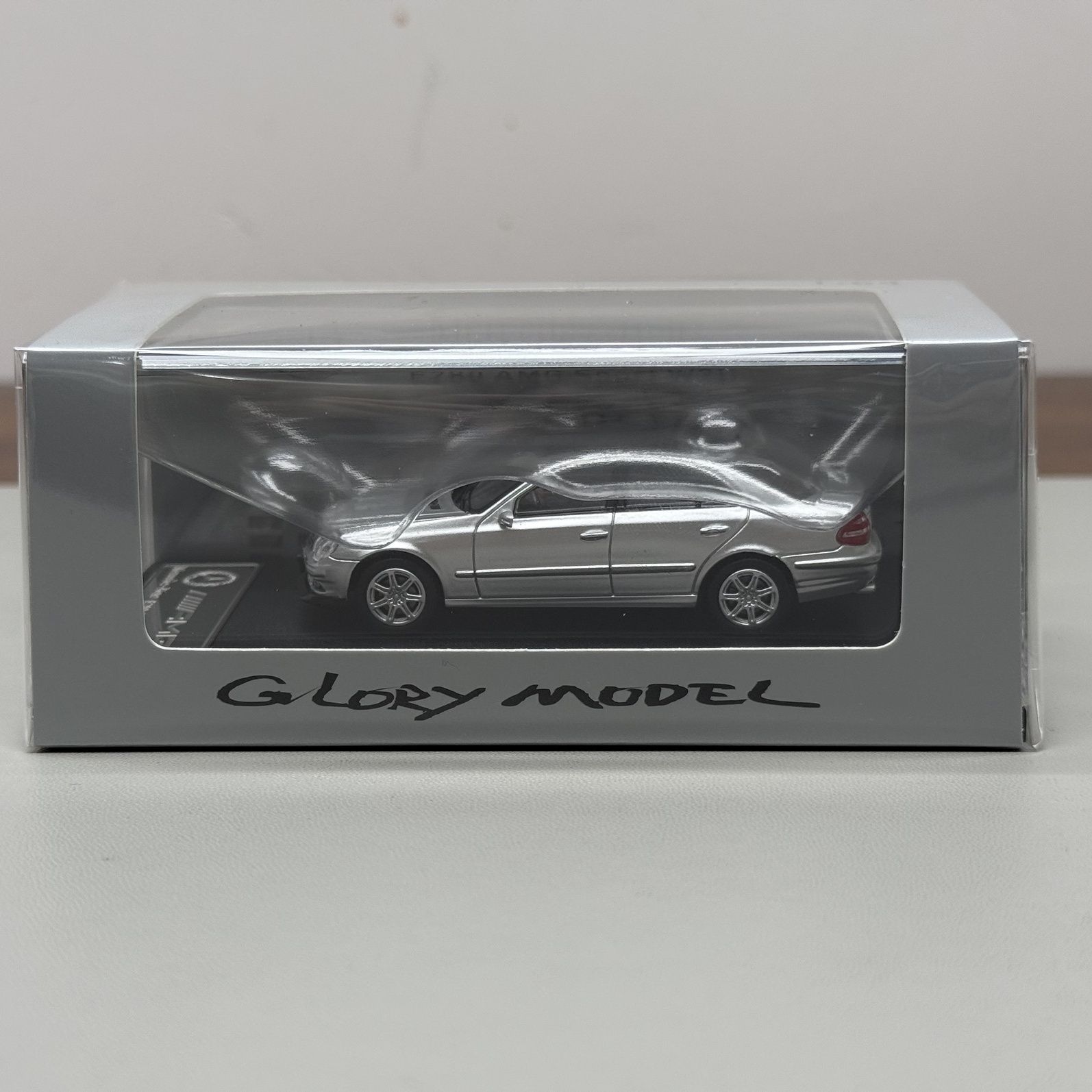 

Glory Model 1:64 Mercedes-benz E280 Amg Sport W211 Openable Hood серебряный