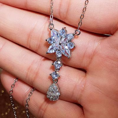 Huitan Design Chique Colar com Pingente de Flor de Cristal Mulheres Noivado Festa de Casamento Acessórios Românticos Colar da Moda Joias