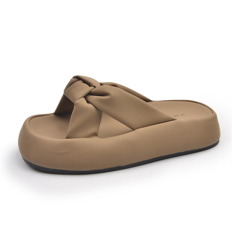 Thick-soled one-word cool slippers for women's summer wear, new casual thick-soled seaside with skirts, beach slippers