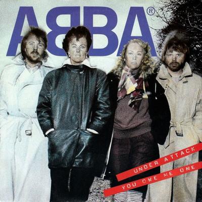 7-Zoll Schallplatte ABBA - Under Attack / You Owe Me One EPCA2971 Epic 1982 UK Pop Gebraucht