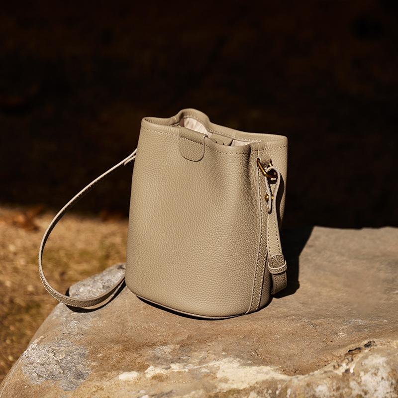 

Autumn Winter Bag 2025 New Bucket Bag Top Layer Cowhide Crossbody Bag High-end Soft Leather Crossbody Bag Thin Strap Bag Long15CM、Thick12.5CM、