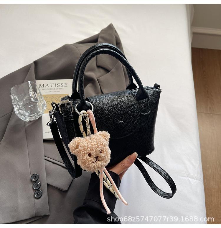 Fashion contrasting color portable small bag women's 2025 new fashion versatile commuter small tote bag single shoulder messenger bag tide