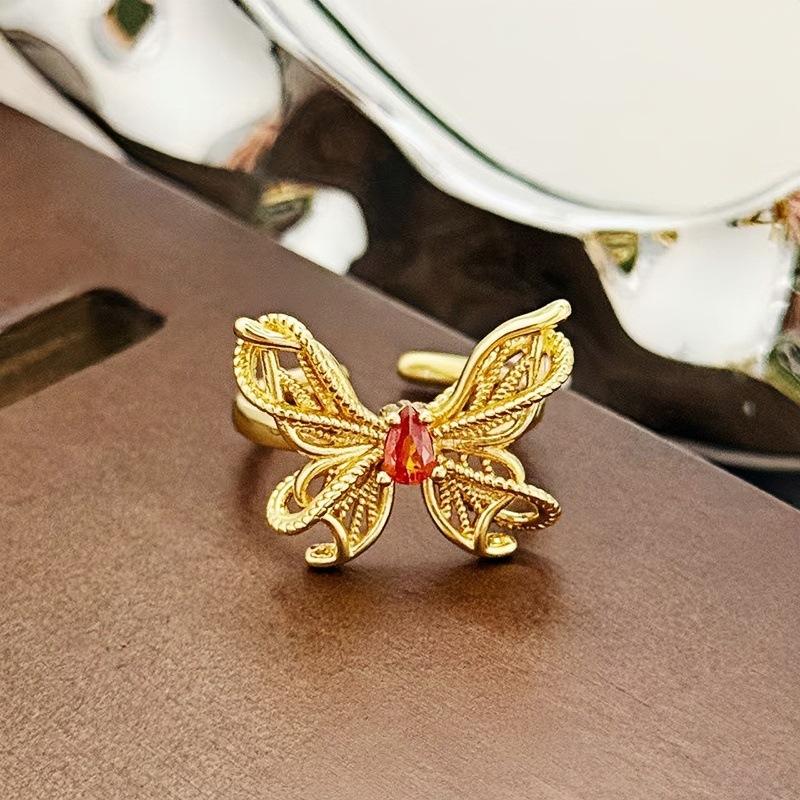 Mittelalterlicher Luxus High-End Hohle Spitze Schmetterling Offener Ring Weiblichkeit Nischendesign Retro Ring