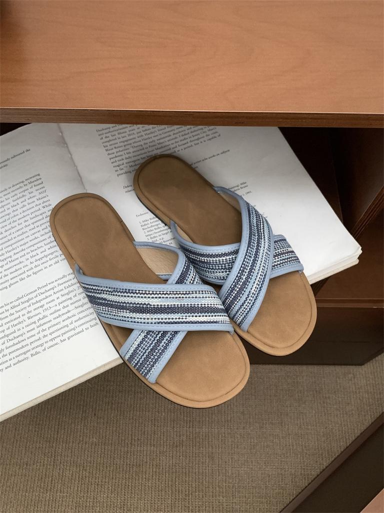 Flat Bottom Niche Cross with Cool Slippers Women's Outerwear 2025 New Summer Versatile Soft Sole with Skirt Beach Sandals