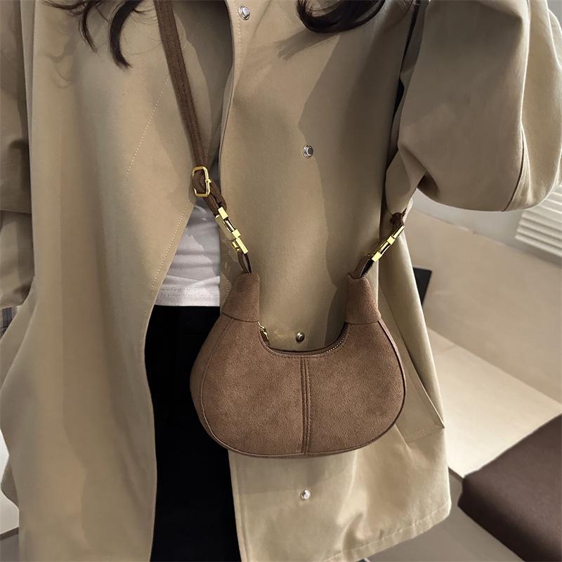 Nischenmode Textur Halbmondtasche - Herbst/Winter 2025 Trend: Einfache stilvolle Handtasche & lässige Umhängetasche