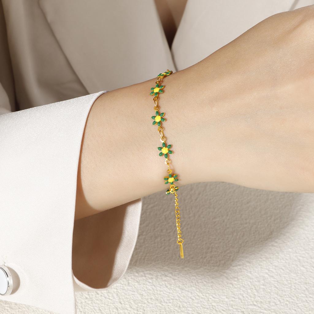 New daisy flower bracelet made of stainless steel with a unique and minimalist design, featuring a fresh and rustic summer countryside style