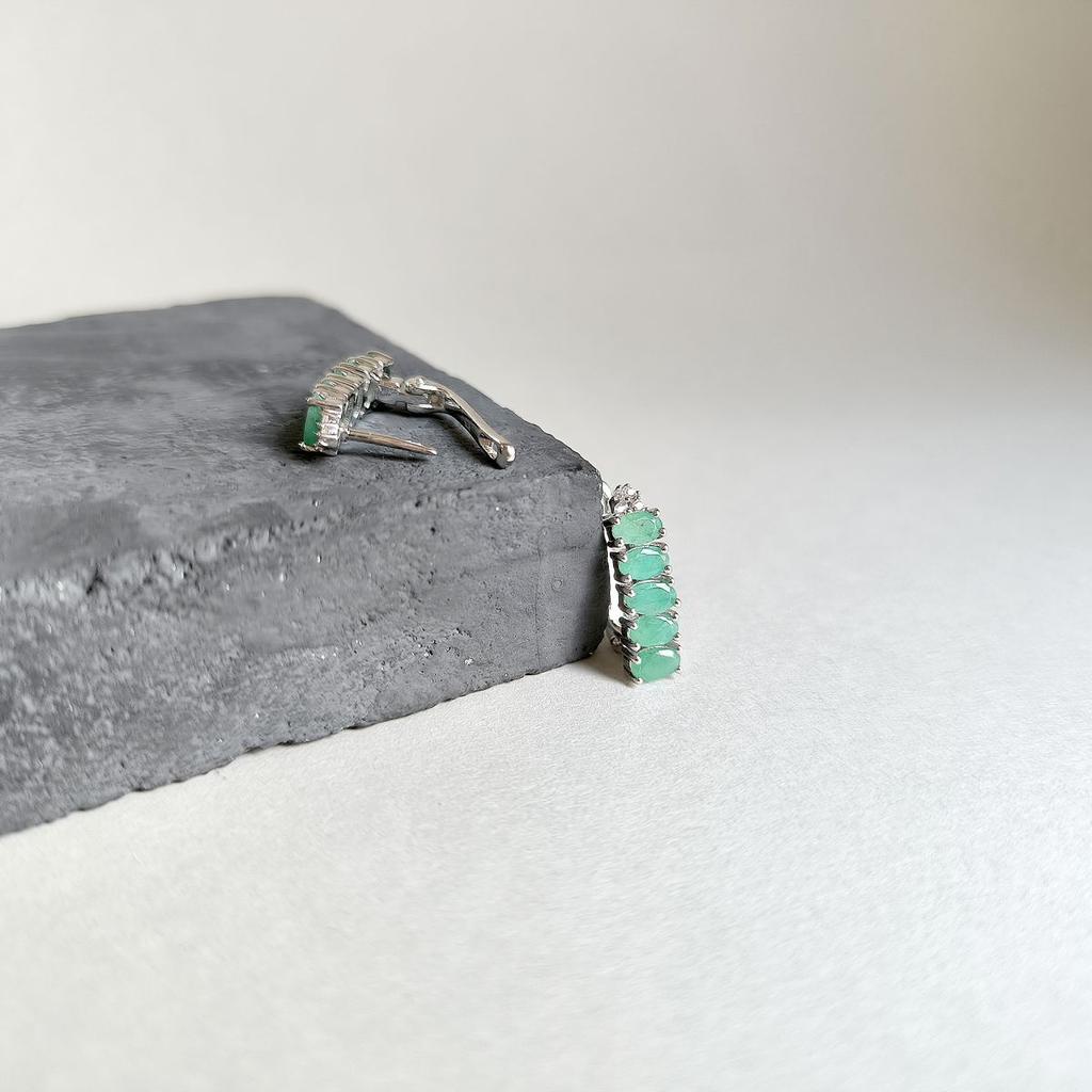 Silberohrringe mit natürlichem Smaragd und Zirkonia (2161981)