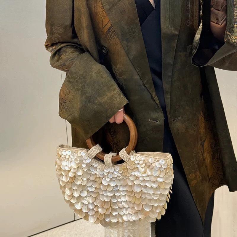 Ručně vyrobená kabelka z přírodních mušlí - stylová dámská kabelka na jaro/léto