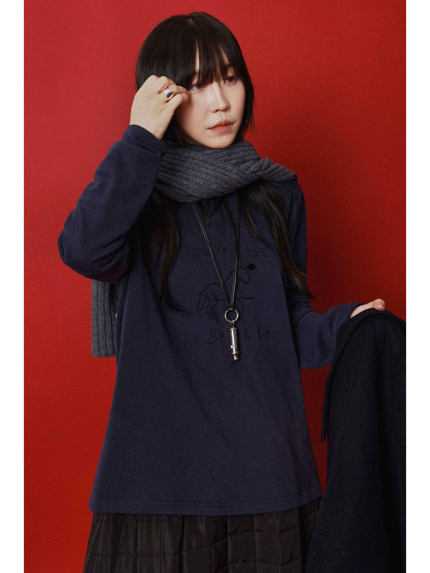 Shi Jian Women s Winter Long Sleeve Embroidered Horse T-Shirt with Front Letter Design One Size темно-синий