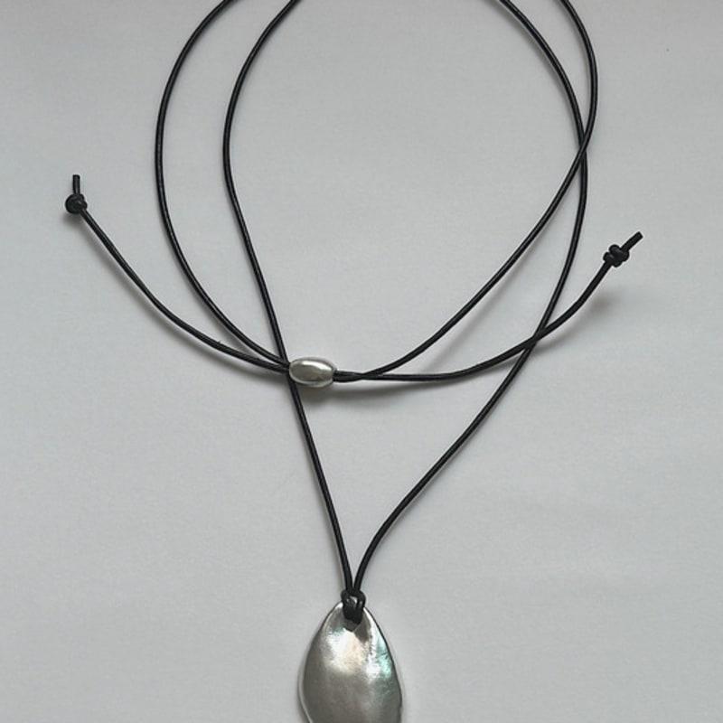 Thro.er Inner Necklace