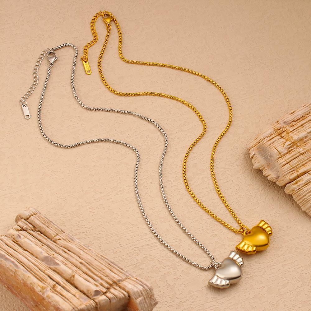 Korean Wing Heart Pendant Necklace, 18K Gold Stainless Steel Clavicle Chain, Trendy Internet Celebrity Style Jewelry