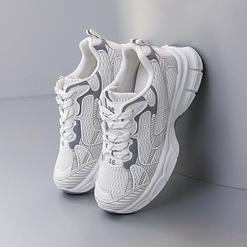 ins Korean version of the new dad shoes girl 2025 spring and autumn student running shoes casual mesh breathable street shooting sports