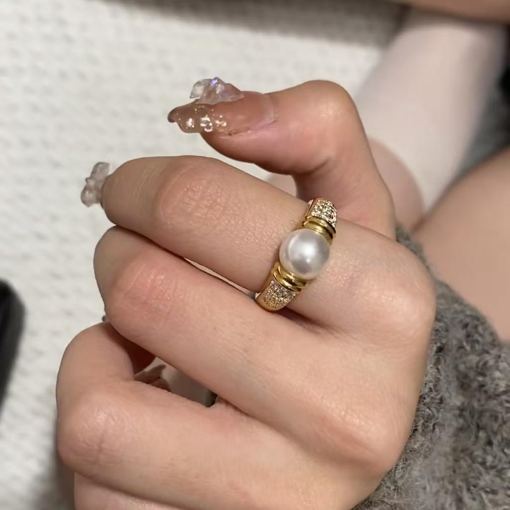 Französischer Retro-Nischendesign-High-End-Leicht-Luxusring Modischer, einfacher Stil Mittlerer antiker Twist-Perlen-Damenring