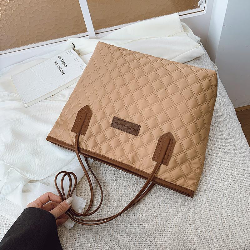 Fashion Rhombus Large Capacity Bag Women's 2025 New Casual Foreign Versatile Shoulder Bag Student Class Tote Bag