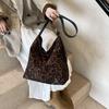Leopard Print Bag, Women's Tote Bag, Large Capacity, Autumn and Winter Can Be Messenger, New Casual Retro Commuter Bag