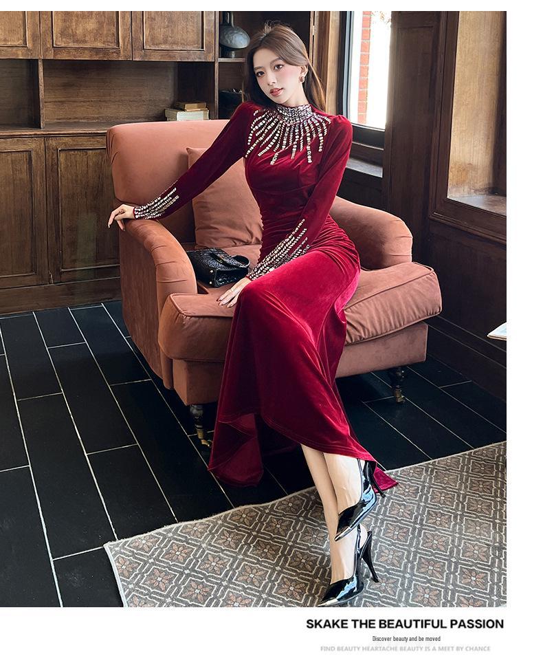 Autumn 2025 Gold Velvet Bodycon Dress with Hot Drill Design