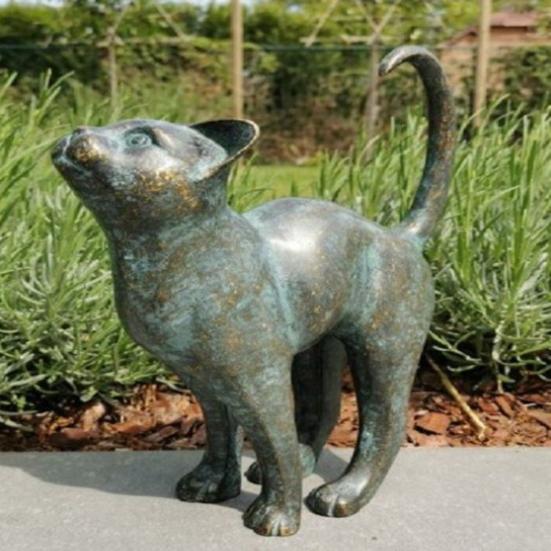 Retro Cat Figurine Resin Cat with Butterfly Statue Indoor Outdoor Artistic Cat Sculpture for Bookshelves Gardens Offices Decoration
