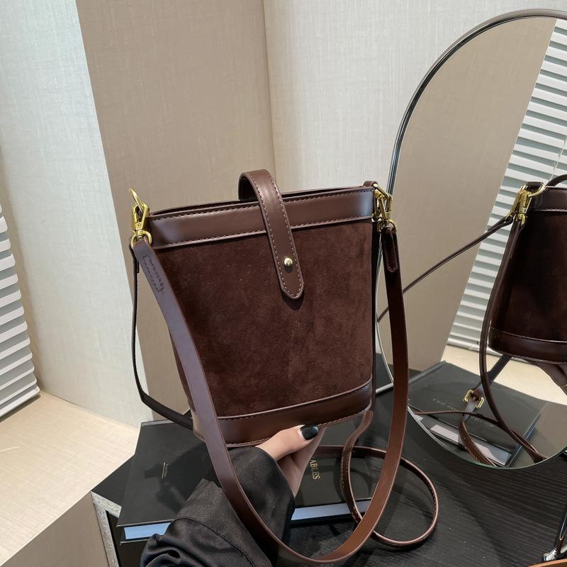 Frosted bucket bag women's new autumn and winter high-end light luxury niche design shoulder messenger bag