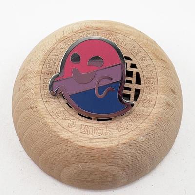 Broche Metálico de Desenho Animado com Rosto Sorridente: Acessório de Moda Divertido para Mochilas e Chapéus