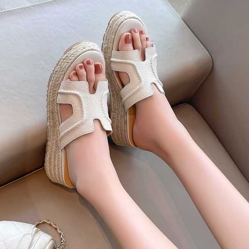 Luce Has the Same Style~ Thick-soled Wedge Sandals for Women. They Are Beautiful for Summer Wear. Open-toe Heightening and Cool Slippers.