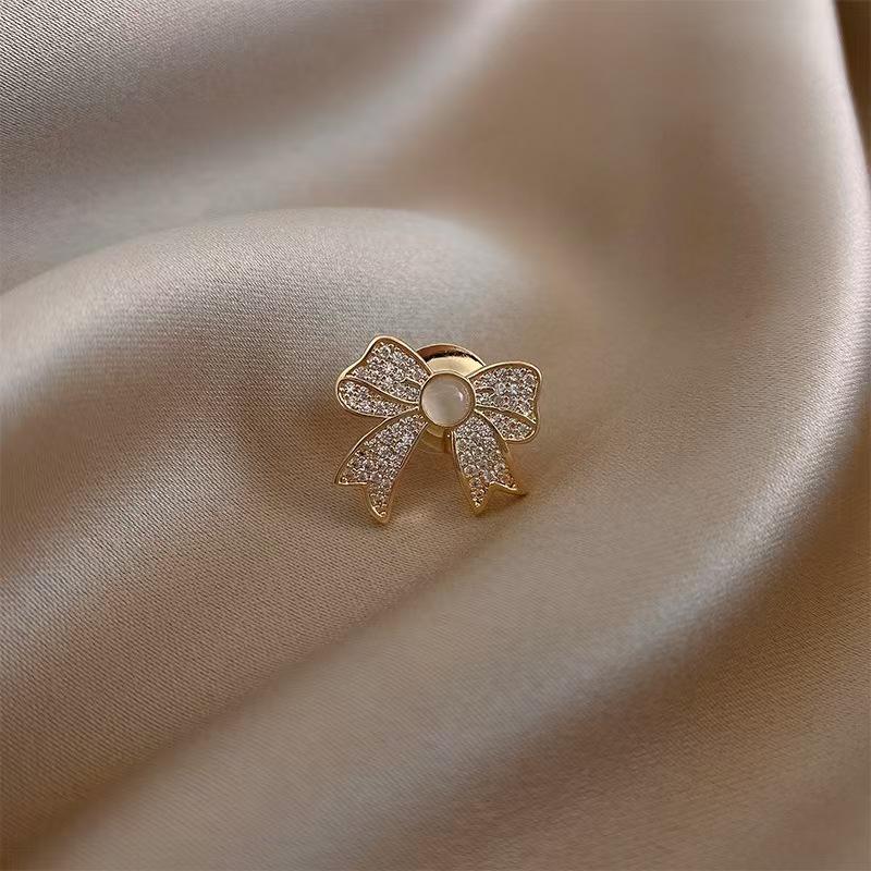 Elegant Pearl Brooch - High-End Minimalist Clothing Accessory