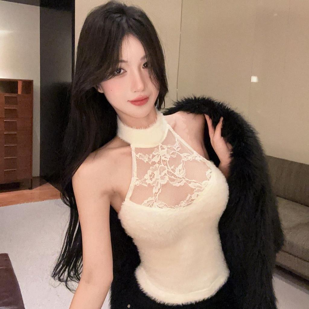 Small fragrant lace neck sling vest with chest pad, female pure desire, hot girl, fluffy tube top, bottom shirt, and top inside.