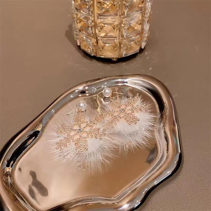 Glitzernde Schneeflocken Hängeohrringe Elegant Winter Perle Schneeflocke Ohrklemme Damen Schmuck Weihnachten Plüschohrringe Damen