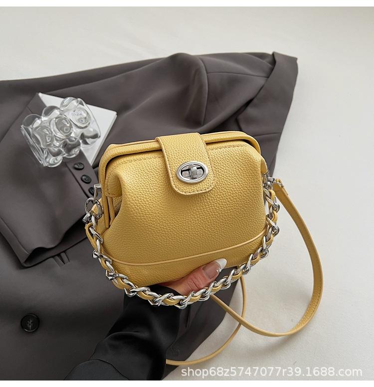 Premium sense solid color chain underarm bag women's 2025 new fashion foreign style shoulder bag versatile solid color messenger bag tide