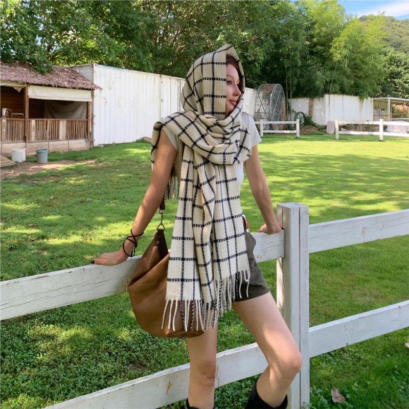 Soft waxy plaid scarf for girls to keep warm in winter Thickened scarf Retro plaid knitted scarf New