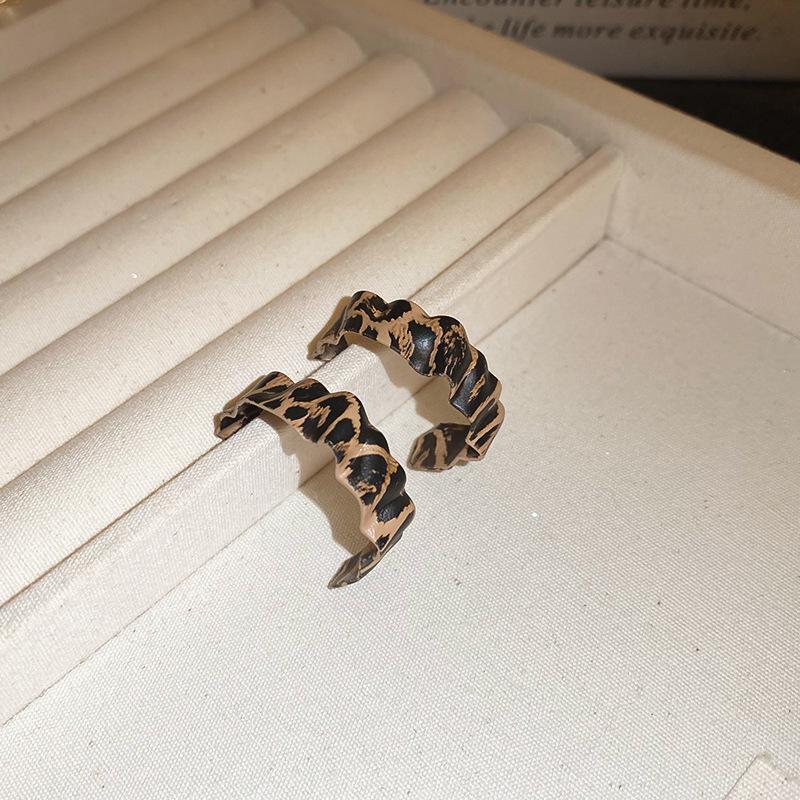 Retro Coffee Leopard Print Silver Needle Stud Earrings - Stylish High-End Design