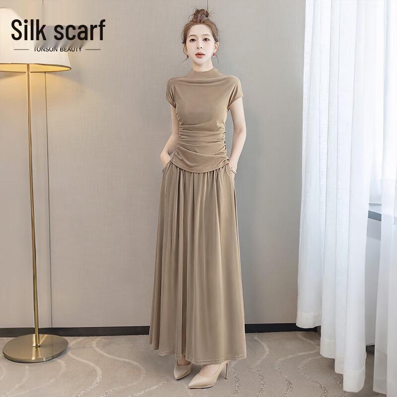 

Женский комплект: топ с коротким рукавом и юбка А-силуэта S